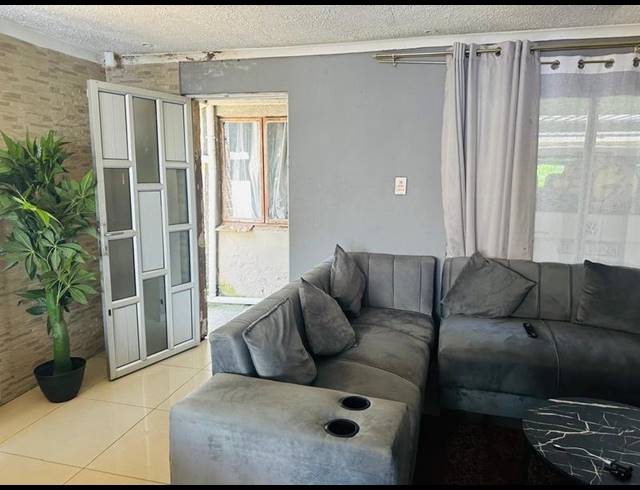 6 BEDROOM HOUSE FOR SALE IN NTUZUMA C